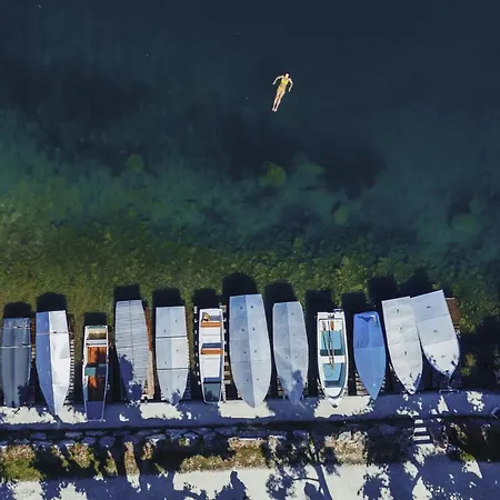 View By We Rent Τσελ αμ Ζέε